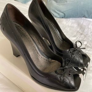 Black open toe Nine West wedges!